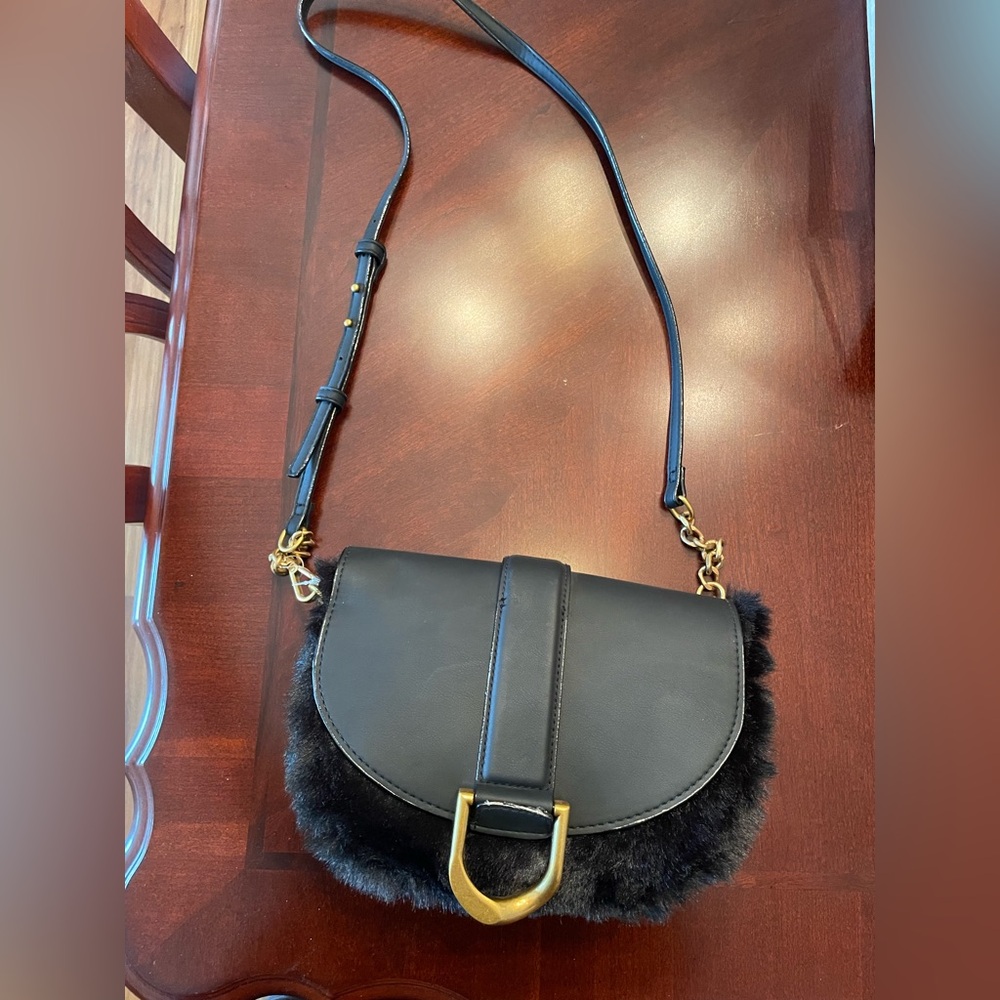 NWOT Scoop NYC Black and Gold Fur-Accent Crossbody Bag